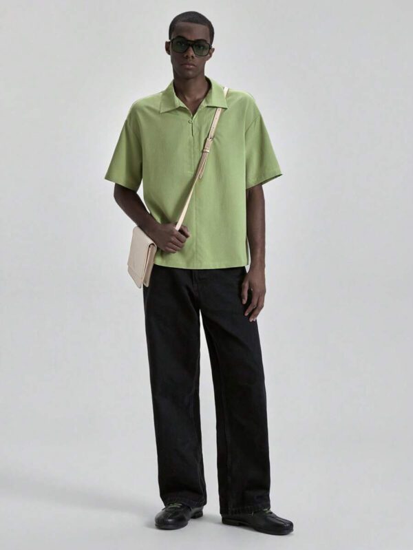 Ontre Chemise polo ample et décontractée pour homme été 2025, couleur unie, avec épaules tombantes. Convient pour la Fête de l'Indépendance, la Saint-Jean, la remise des diplômes, le port casual quotidien. Une chemise polo d'été charmante pour les vacances à la plage et les trajets – Image 3