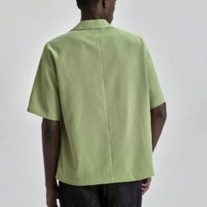 Ontre Chemise polo ample et décontractée pour homme été 2025, couleur unie, avec épaules tombantes. Convient pour la Fête de l'Indépendance, la Saint-Jean, la remise des diplômes, le port casual quotidien. Une chemise polo d'été charmante pour les vacances à la plage et les trajets