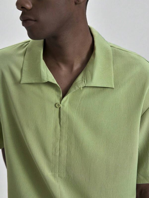 Ontre Chemise polo ample et décontractée pour homme été 2025, couleur unie, avec épaules tombantes. Convient pour la Fête de l'Indépendance, la Saint-Jean, la remise des diplômes, le port casual quotidien. Une chemise polo d'été charmante pour les vacances à la plage et les trajets – Image 5
