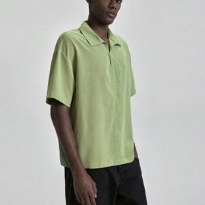 Ontre Chemise polo ample et décontractée pour homme été 2025, couleur unie, avec épaules tombantes. Convient pour la Fête de l'Indépendance, la Saint-Jean, la remise des diplômes, le port casual quotidien. Une chemise polo d'été charmante pour les vacances à la plage et les trajets