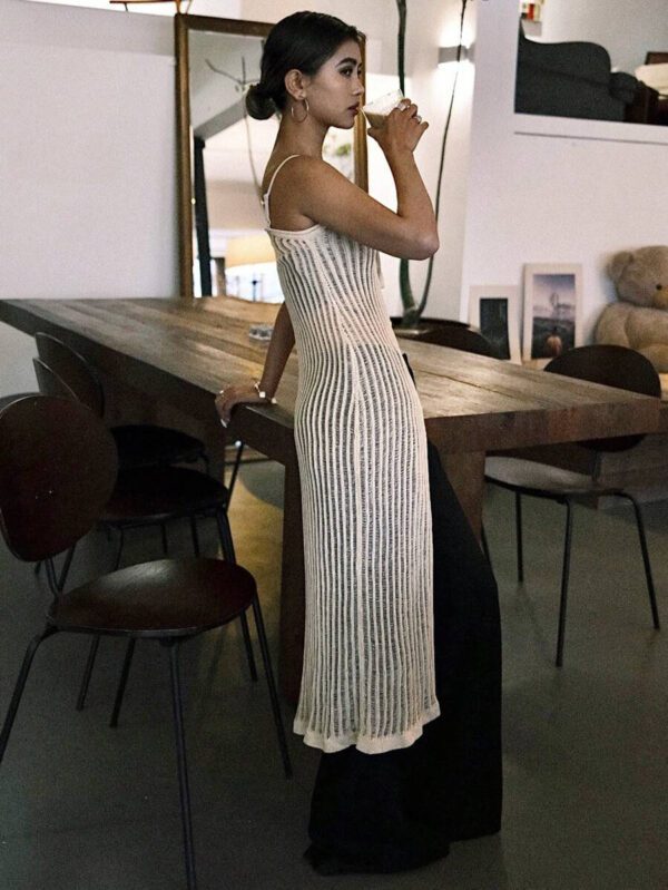 DAZY Top long tricoté de couleur unie avec découpes à l'avant et sur les côtés, et détails de bretelles, transparent pour l'été – Image 7