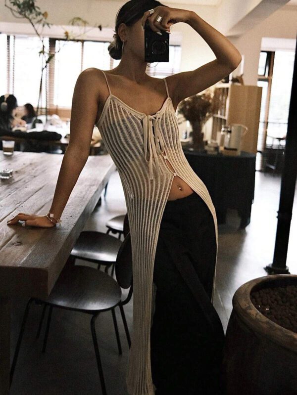 DAZY Top long tricoté de couleur unie avec découpes à l'avant et sur les côtés, et détails de bretelles, transparent pour l'été – Image 8