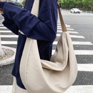 Sac à bandoulière multifonctionnel pour étudiants, sac hobo minimaliste pour hommes. Sac à main, sac d'école, sac de sport, sac de transport, sac de voyage. Sac bandoulière léger avec sangle réglable. Sac hobo en nylon portable pour l'extérieur, cadeau de la Saint-Valentin. Sac de messager, sac , sac fourre-tout noir. Sac de camping, sac banane, articles essentiels de mode pour hommes étudiants. Fournitures scolaires, sac d'école pour le collège.