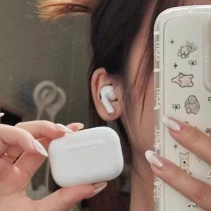 Écouteurs sans fil pour un usage quotidien. Boîtier de charge compact avec un ajustement intra-auriculaire ergonomique et une connexion transparente pour le travail, les déplacements et la détente