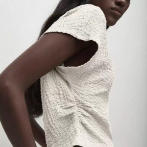 BizChic Blouse t-shirt texturée en crêpe bouillonné à manches chauve-souris plissées, nouveauté été 2025 pour femmes. Romantique, élégante, pour tous les jours, casual, affaires, navette, plage, villégiature. Convient pour les invités de mariage, les festivals de musique à la campagne, le brunch, l'aéroport, le style rétro des années 90