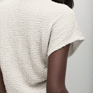 BizChic Blouse t-shirt texturée en crêpe bouillonné à manches chauve-souris plissées, nouveauté été 2025 pour femmes. Romantique, élégante, pour tous les jours, casual, affaires, navette, plage, villégiature. Convient pour les invités de mariage, les festivals de musique à la campagne, le brunch, l'aéroport, le style rétro des années 90
