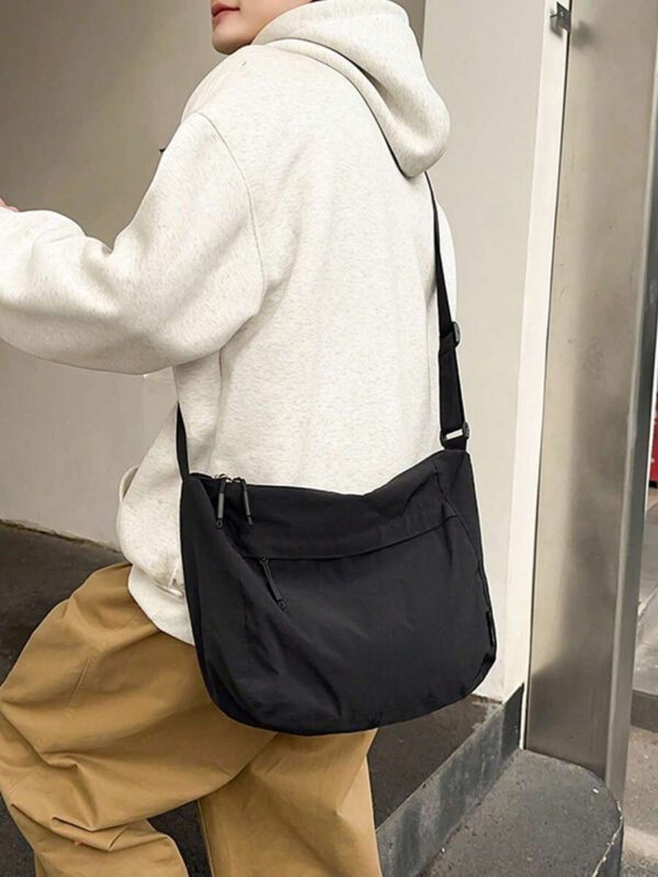 1 pièce, (39,1 yard * 26,9 cm * 12,9 cm) Sac banane mode pour hommes, sac à bandoulière, sac messenger, sac bandoulière, grande capacité, en nylon résistant aux rayures et à l'usure, convient pour le shopping, les rendez-vous, les sorties, le trajet domicile-travail, bandoulière réglable, sac à bandoulière simple, décontracté et cool – Image 2