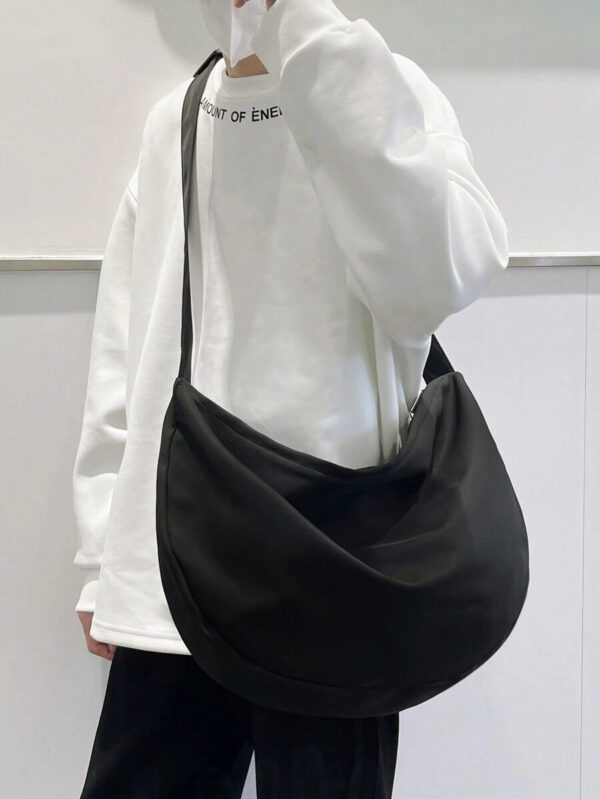 Sac à bandoulière multifonctionnel pour étudiants, sac hobo minimaliste pour hommes. Sac à main, sac d'école, sac de sport, sac de transport, sac de voyage. Sac bandoulière léger avec sangle réglable. Sac hobo en nylon portable pour l'extérieur, cadeau de la Saint-Valentin. Sac de messager, sac , sac fourre-tout noir. Sac de camping, sac banane, articles essentiels de mode pour hommes étudiants. Fournitures scolaires, sac d'école pour le collège. – Image 5