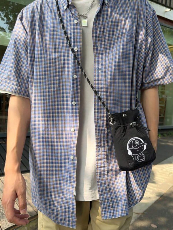 Sacoche/sac bandoulière mini pour homme, pochette pour téléphone, portefeuille. Idéal pour la randonnée, les voyages d'automne, Noël, l'hiver. Cadeaux pour hommes. Sac d'épaule polyvalent, grande capacité, extérieur mode et décontracté. Petit sac pour hommes, sac pour portable – Image 52