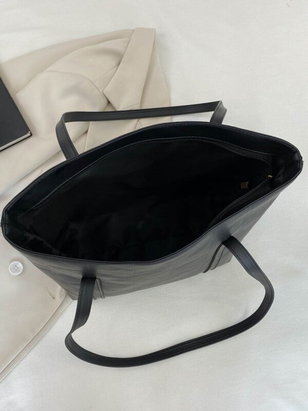 Sac fourre-tout à l'épaule à la mode avec grande capacité, matelassé, avec motif à carreaux gaufrés et couleur unie pour femmes – Image 4