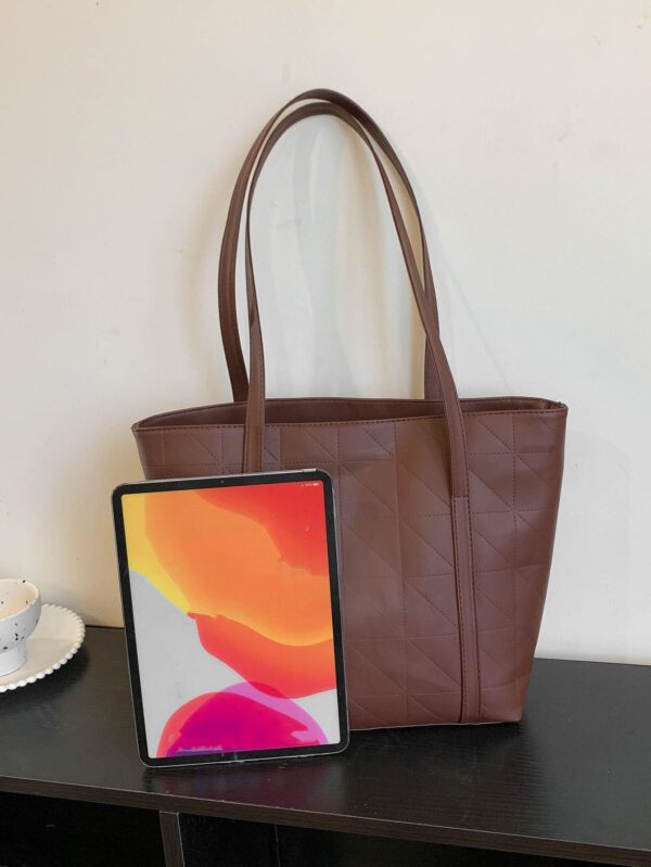 Sac fourre-tout à l'épaule à la mode avec grande capacité, matelassé, avec motif à carreaux gaufrés et couleur unie pour femmes – Image 13