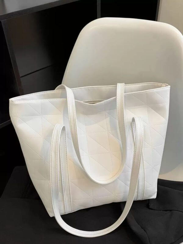 Sac fourre-tout à l'épaule à la mode avec grande capacité, matelassé, avec motif à carreaux gaufrés et couleur unie pour femmes – Image 14