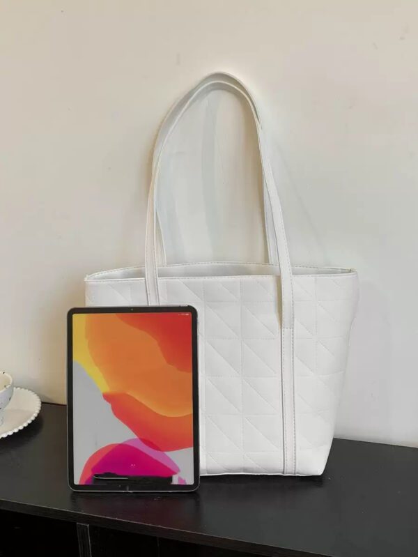 Sac fourre-tout à l'épaule à la mode avec grande capacité, matelassé, avec motif à carreaux gaufrés et couleur unie pour femmes – Image 19