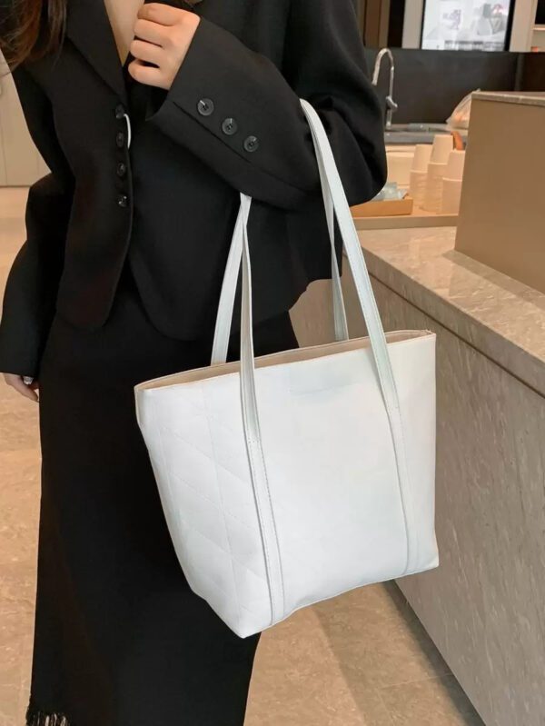 Sac fourre-tout à l'épaule à la mode avec grande capacité, matelassé, avec motif à carreaux gaufrés et couleur unie pour femmes – Image 20