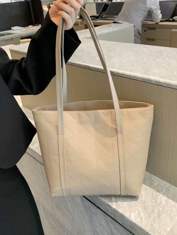 Sac fourre-tout à l'épaule à la mode avec grande capacité, matelassé, avec motif à carreaux gaufrés et couleur unie pour femmes – Image 26
