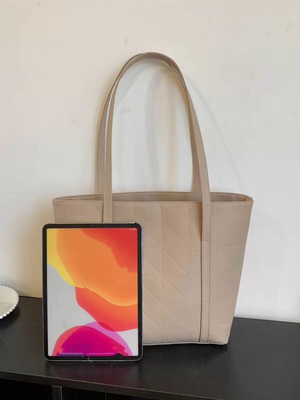 Sac fourre-tout à l'épaule à la mode avec grande capacité, matelassé, avec motif à carreaux gaufrés et couleur unie pour femmes – Image 27