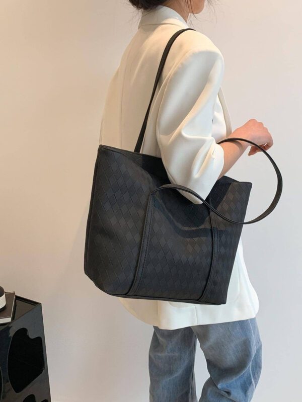 Sac fourre-tout à l'épaule à la mode avec grande capacité, matelassé, avec motif à carreaux gaufrés et couleur unie pour femmes – Image 30