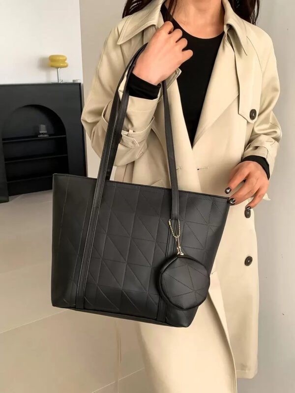 Sac fourre-tout à l'épaule à la mode avec grande capacité, matelassé, avec motif à carreaux gaufrés et couleur unie pour femmes – Image 40