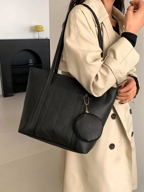 Sac fourre-tout à l'épaule à la mode avec grande capacité, matelassé, avec motif à carreaux gaufrés et couleur unie pour femmes – Image 41