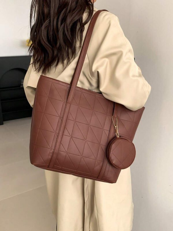 Sac fourre-tout à l'épaule à la mode avec grande capacité, matelassé, avec motif à carreaux gaufrés et couleur unie pour femmes – Image 45