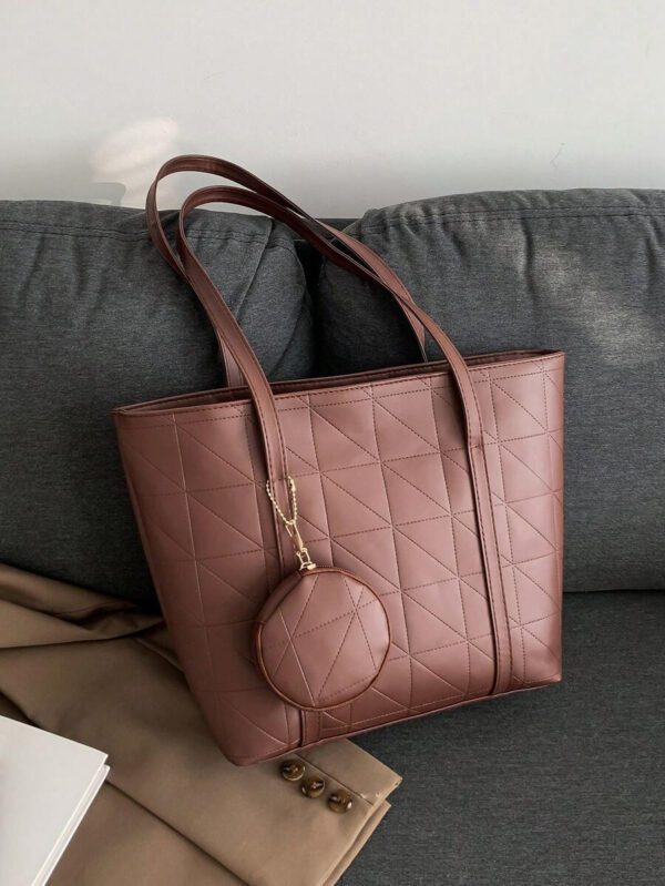 Sac fourre-tout à l'épaule à la mode avec grande capacité, matelassé, avec motif à carreaux gaufrés et couleur unie pour femmes – Image 52