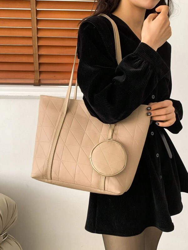 Sac fourre-tout à l'épaule à la mode avec grande capacité, matelassé, avec motif à carreaux gaufrés et couleur unie pour femmes – Image 56