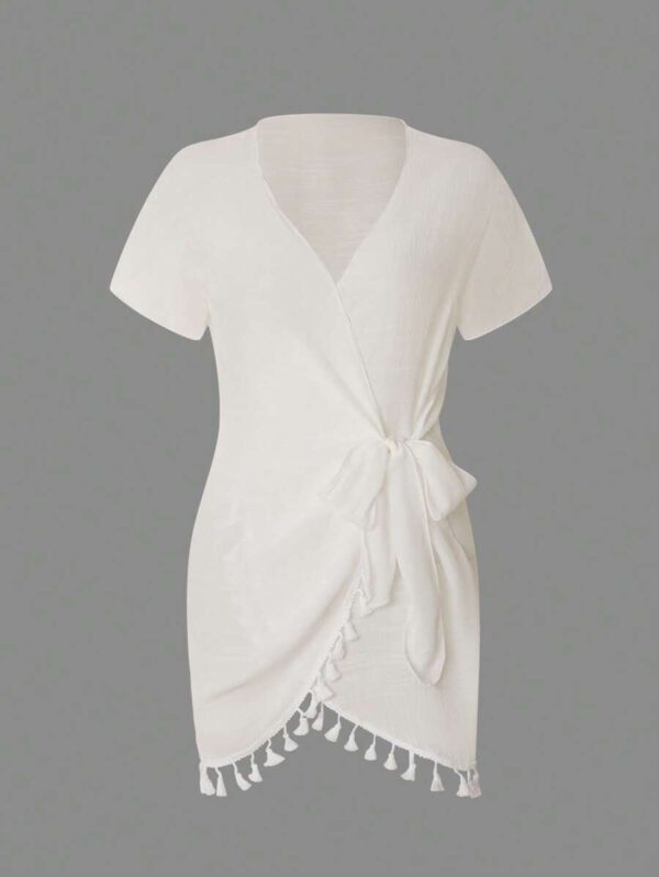 Swim Vcay Nouvelle robe de plage d'été avec décorations à franges et ceinture à nouer. Robe transparente décontractée à manches courtes pour vacances, pour femmes – Image 5