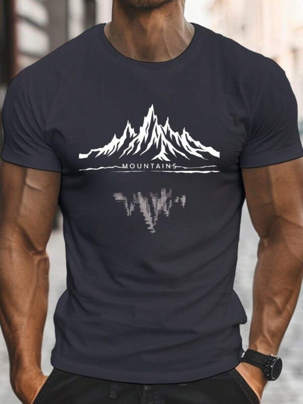 T-shirt à manches courtes pour hommes avec imprimé montagnes stylisé, décontracté. Un Top léger et confortable, idéal pour le port estival – Image 2
