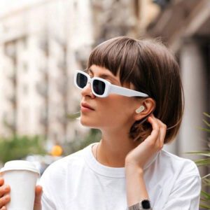 Écouteurs sans fil design, partiellement insérés dans l'oreille, avec contrôle tactile intelligent, appairage automatique et fonctions d'assistant vocal. Audio haute performance, idéal pour les sports et les activités de plein air, confortable, appairage instantané, compatible avec Samsung et