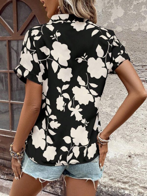 EMERY ROSE Femme Vacances d'été Couleur unie Grande fleur Col V Évasé Manches Courtes Ample Chemise, Top Manches Courtes – Image 9