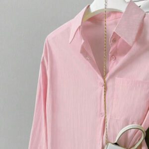 Chemise élégante de couleur unie avec poche avant boutonnée, idéale pour la remise des diplômes, la rentrée scolaire. Chemise à manches longues et décontractée pour le printemps et l'automne. Vêtements d'automne pour femmes