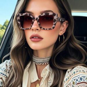Lunettes de soleil unisexes à monture carrée surdimensionnée en plastique imprimé léopard, style bohème, lunettes de mode, décoration classique pour l'extérieur, les voyages, la plage, la conduite, avec protection UV. Une ombre élégante et pour les sorties en famille, les vacances, l'été, la plage, les voyages.