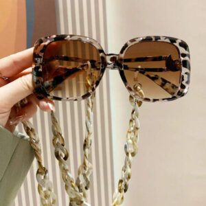 Lunettes de soleil vintage à grand cadre carré en plastique, monture de mode classique pour les sorties en extérieur, les voyages, la plage et les vacances. Protection UV élégante et à la mode pour les sorties en famille, les vacances d'été, la plage, les voyages et les loisirs en extérieur.