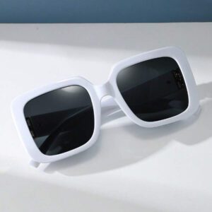 Lunettes de soleil vintage à grand cadre carré en plastique, monture de mode classique pour les sorties en extérieur, les voyages, la plage et les vacances. Protection UV élégante et à la mode pour les sorties en famille, les vacances d'été, la plage, les voyages et les loisirs en extérieur.