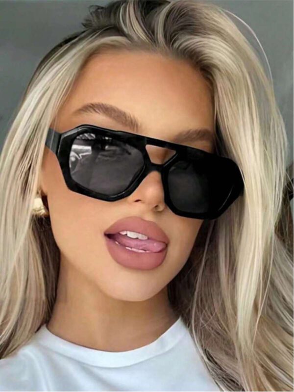 Nouvelle paire de lunettes de mode carrée haut de gamme pour femmes et hommes. Lunettes de mode avec des verres uniques rétro et océaniques. Convient pour le port quotidien, les accessoires de plage pour femmes, les pour l'été, la plage, les vacances, l'extérieur et les voyages. Monture oversize style bohème léopard écaille de tortue pour les vacances, la plage et les voyages. – Image 4