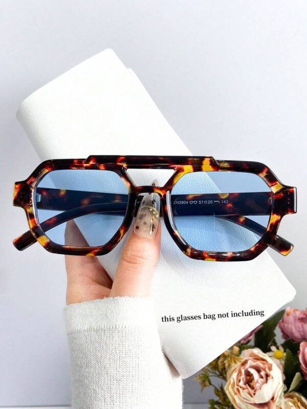 Nouvelle paire de lunettes de mode carrée haut de gamme pour femmes et hommes. Lunettes de mode avec des verres uniques rétro et océaniques. Convient pour le port quotidien, les accessoires de plage pour femmes, les pour l'été, la plage, les vacances, l'extérieur et les voyages. Monture oversize style bohème léopard écaille de tortue pour les vacances, la plage et les voyages. – Image 7