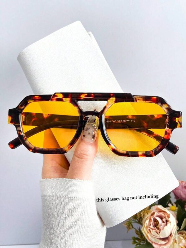 Nouvelle paire de lunettes de mode carrée haut de gamme pour femmes et hommes. Lunettes de mode avec des verres uniques rétro et océaniques. Convient pour le port quotidien, les accessoires de plage pour femmes, les pour l'été, la plage, les vacances, l'extérieur et les voyages. Monture oversize style bohème léopard écaille de tortue pour les vacances, la plage et les voyages. – Image 8