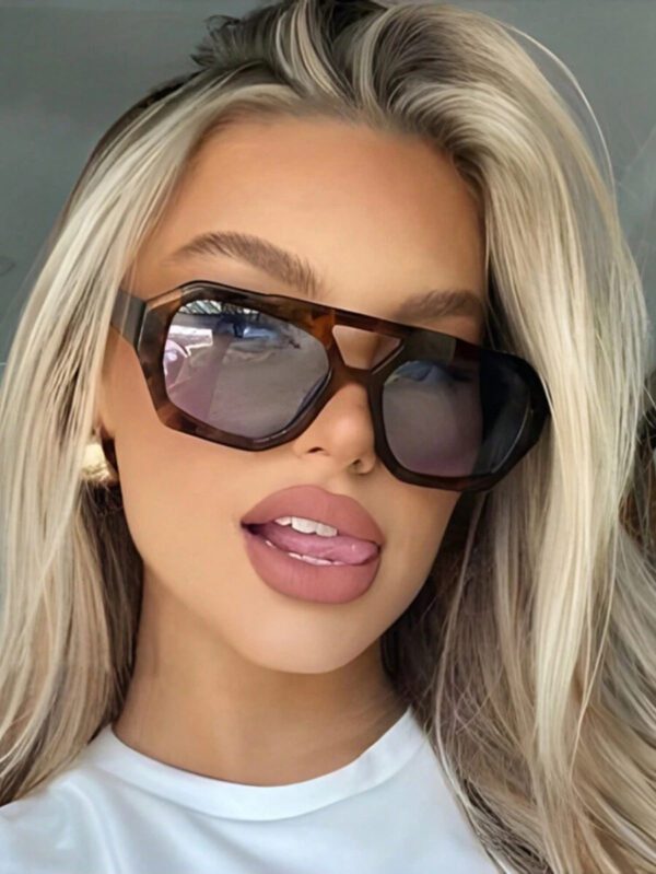 Nouvelle paire de lunettes de mode carrée haut de gamme pour femmes et hommes. Lunettes de mode avec des verres uniques rétro et océaniques. Convient pour le port quotidien, les accessoires de plage pour femmes, les pour l'été, la plage, les vacances, l'extérieur et les voyages. Monture oversize style bohème léopard écaille de tortue pour les vacances, la plage et les voyages. – Image 15