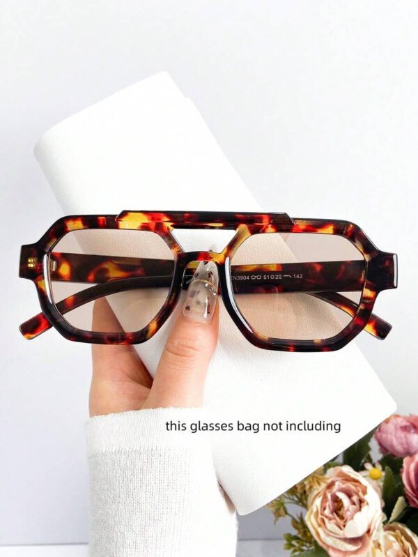 Nouvelle paire de lunettes de mode carrée haut de gamme pour femmes et hommes. Lunettes de mode avec des verres uniques rétro et océaniques. Convient pour le port quotidien, les accessoires de plage pour femmes, les pour l'été, la plage, les vacances, l'extérieur et les voyages. Monture oversize style bohème léopard écaille de tortue pour les vacances, la plage et les voyages. – Image 19
