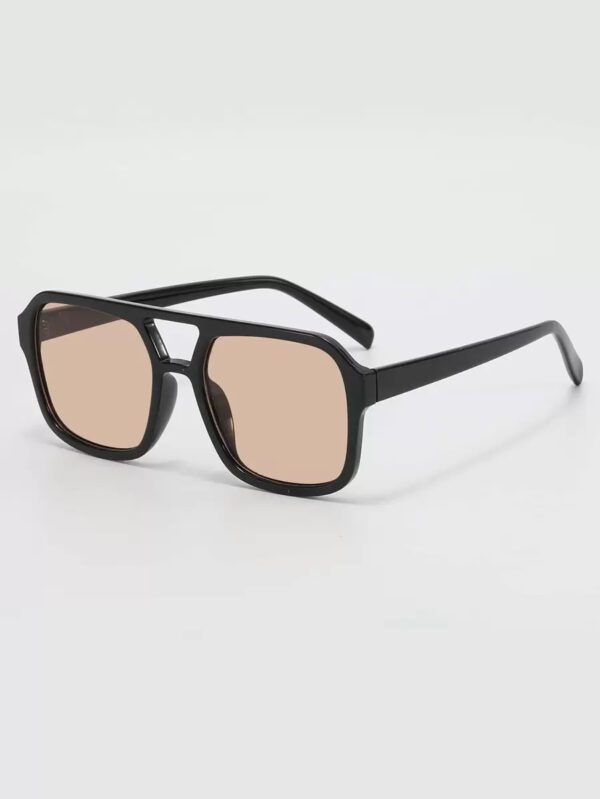 Lunettes de soleil mode avec cadre géométrique. Lunettes de soleil décontractées pour la plage. Accessoires de plage pour femmes. Lunettes de soleil de base convenant aux pulls, jeans, survêtements, sweats à capuche, vestes, robes et chemises manches longues. Élégant pour les sorties familiales, les voyages, les vacances d'été à la plage, les activités en extérieur. – Image 4