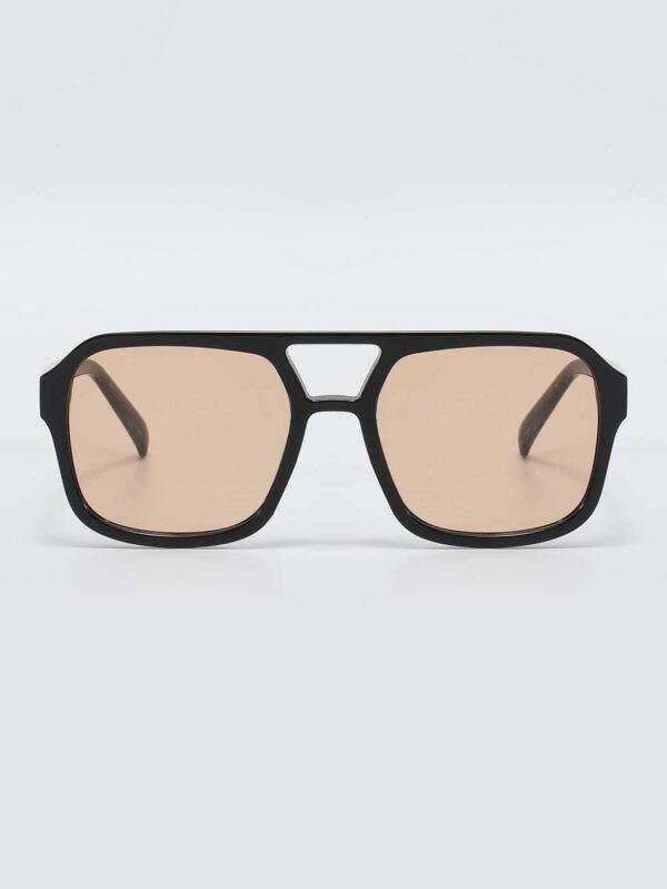 Lunettes de soleil mode avec cadre géométrique. Lunettes de soleil décontractées pour la plage. Accessoires de plage pour femmes. Lunettes de soleil de base convenant aux pulls, jeans, survêtements, sweats à capuche, vestes, robes et chemises manches longues. Élégant pour les sorties familiales, les voyages, les vacances d'été à la plage, les activités en extérieur. – Image 5