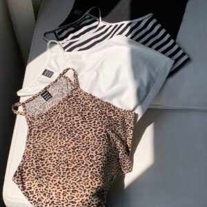 SHEIN EZwear 4 pièces Hauts camisoles pour femmes, imprimé léopard, rayures bleues, bleu clair unicolore, noir. Décontractés et ajustés, conviennent pour l'été