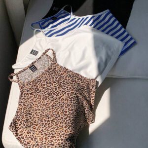 SHEIN EZwear 4 pièces Hauts camisoles pour femmes, imprimé léopard, rayures bleues, bleu clair unicolore, noir. Décontractés et ajustés, conviennent pour l'été