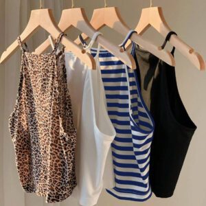 SHEIN EZwear 4 pièces Hauts camisoles pour femmes, imprimé léopard, rayures bleues, bleu clair unicolore, noir. Décontractés et ajustés, conviennent pour l'été