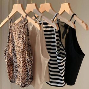 SHEIN EZwear 4 pièces Hauts camisoles pour femmes, imprimé léopard, rayures bleues, bleu clair unicolore, noir. Décontractés et ajustés, conviennent pour l'été