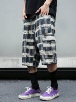 Manfinity LEGND Short en jean patchwork imprimé avec poches rabattables pour hommes. Short en jean ample, blocs de couleurs, style urbain, idéal pour les sorties, les vacances et les occasions décontractées. Style Emo. – Image 15